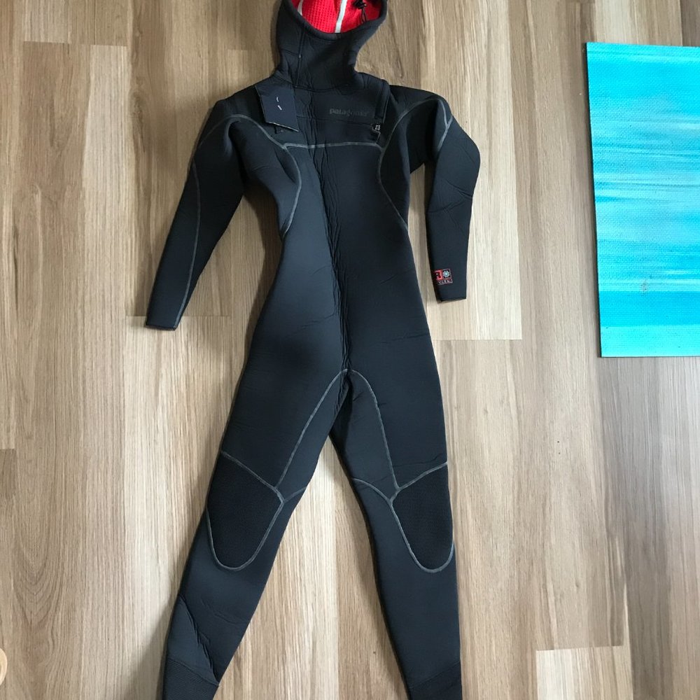 NWOT Patagonia Women's R4 Front-Zip Hooded Full Suit - Size 4